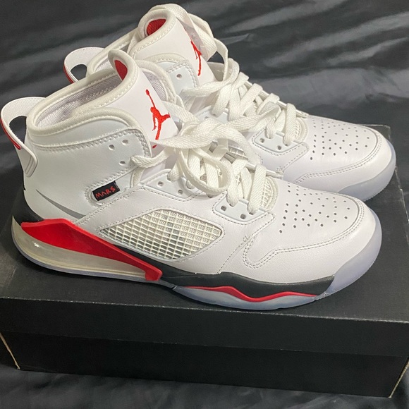 Jordan mars 270 (GS) size 7Y - Picture 2 of 6